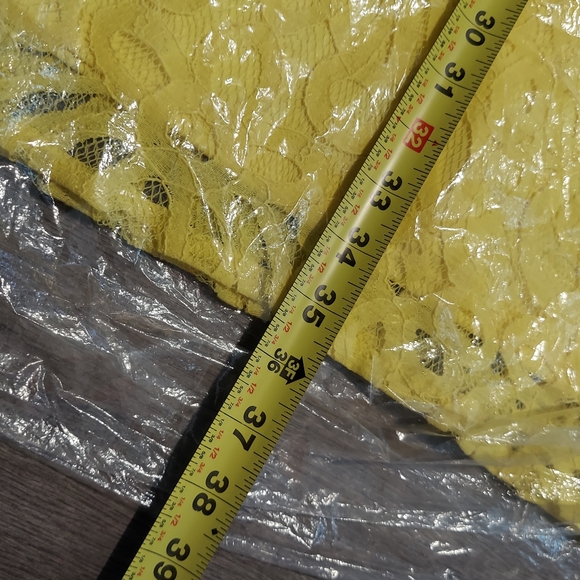 🌼Yellow-laced Sheath Dress, Size 6 petite - Picture 16 of 16